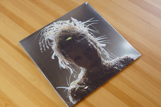 Miley Cyrus – Something Beautiful